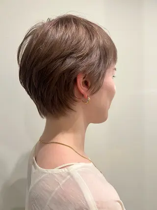 ショート カラー 工藤 梨花のヘアスタイル