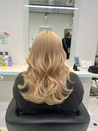 セミロング カラー ブリーチカラー 🩵MIZUKIのヘアスタイル