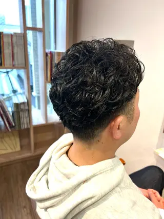 パーマ メンズ 佐藤 茉実のヘアスタイル