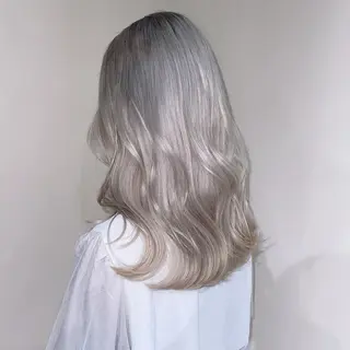 ロング カラー ブリーチとエクステ 最後の砦🤍アミルのヘアスタイル