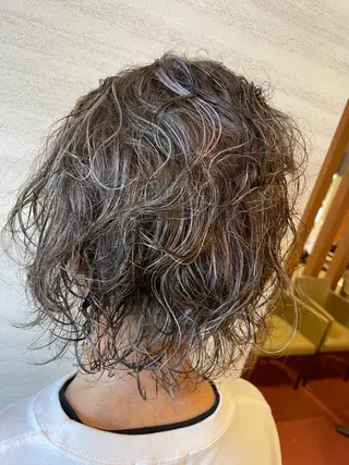 カラー 中間 知佳子のヘアスタイル