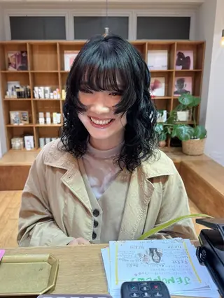 ミディアム パーマ 大橋 芽衣のヘアスタイル