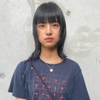 ミディアム カラー ホリケ アオイのヘアスタイル
