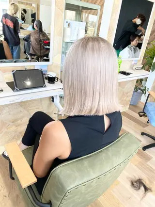 ミディアム LAFRE （ラフリ）所属・ケアブリーチ 黒瀬有汰のヘアスタイル