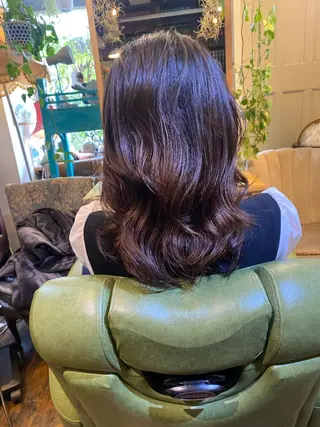 セミロング パーマ ヤスザトアヤノ /レイヤー/オリーブのヘアスタイル