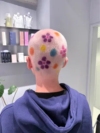 ショート カラー メンズ 菜々🫧新宿 透明感ケアブリーチのヘアスタイル