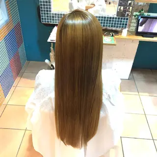 ロング カラー EARTH大宮駅前店所属・吉田 瑛美のヘアスタイル