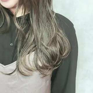 セミロング カラー iloli　メニューの無い美容室所属・iloli代表　前田 雄也　のヘアスタイル