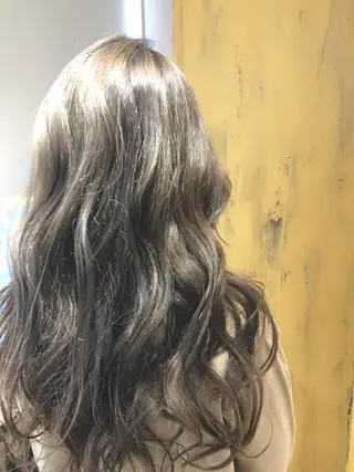 カラー 嶋村夏実🌼レイヤー 🌸白髪ぼかしのヘアスタイル