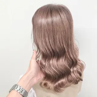 セミロング カラー 🩵ハイトーン 美咲🩵のヘアスタイル