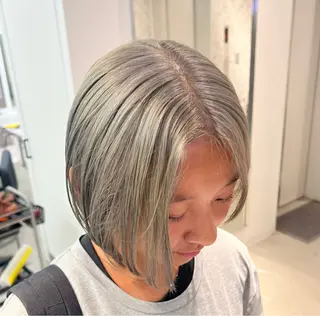 ショート カラー 艶ハイトーン🔆 ️️️安座間 希のヘアスタイル