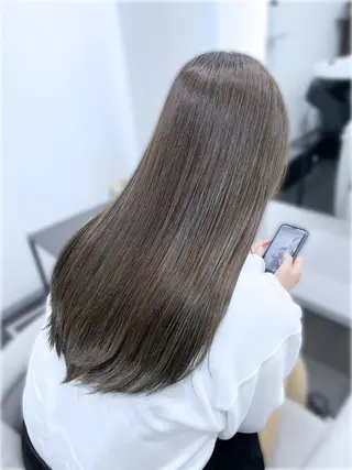 カラー .6-ROGU-neon所属・カワグチ ソウシのヘアスタイル