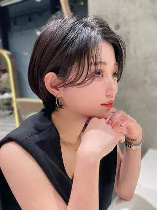 ショート カラー 💛ブリーチ&カット LEON🩶のヘアスタイル