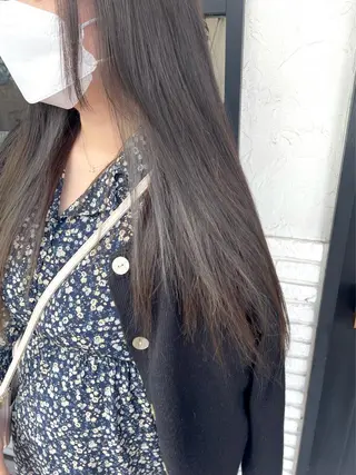 ロング 小坂 真子のヘアスタイル