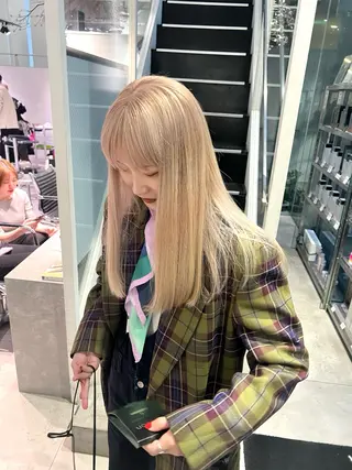 ロング カラー CHERIEブリーチ ダブルカラー 天神のヘアスタイル