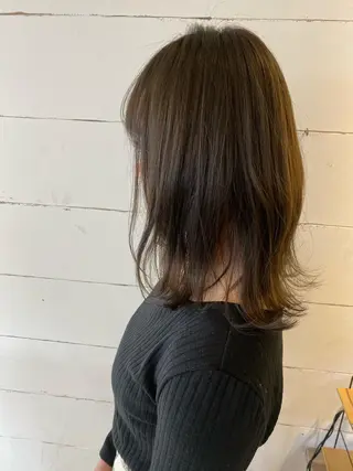 セミロング カラー esse大阪茶屋町店所属・レイヤーカット 新井田陽寿のヘアスタイル