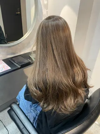 ミディアム ケアブリーチ/ エクステ/レイヤーのヘアスタイル