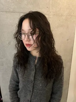 セミロング パーマ レイヤーカット/ハイ トーンカラー/きらのヘアスタイル