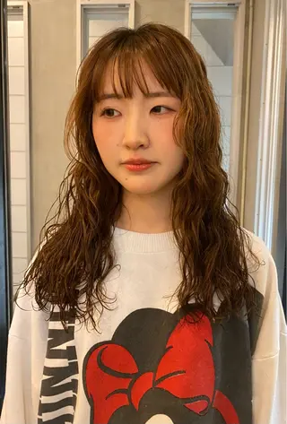 ロング パーマ 磯谷 朋のヘアスタイル