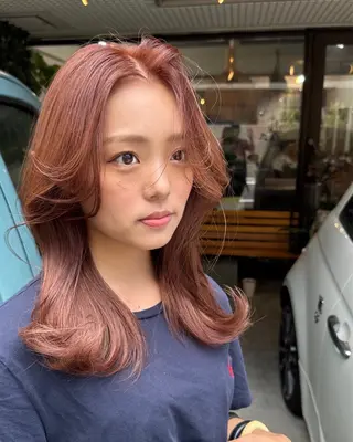 セミロング カラー フリーランス所属・韓国ヘア レイヤー くびれヘアMATSUのヘアスタイル