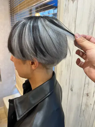 ショート カラー ハイトーン/ワンカラ /レイヤー/ウルフのヘアスタイル