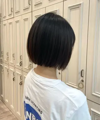 ショート 大阪ウルフカット 🐺デザインカラーのヘアスタイル