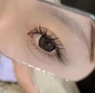 もも🍑LEDマツエ クボリュームラッシュのマツエク・マツパデザイン