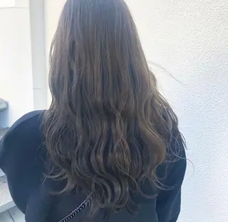 ロング カラー 小森 樹奈のヘアスタイル