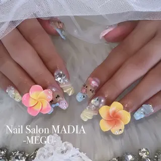 ネイル MADIA藤沢所属・MADIA MEGUのネイルデザイン