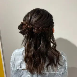セミロング ヘアアレンジ ブリーチカラー💛 モテ髪💛AMIのヘアスタイル