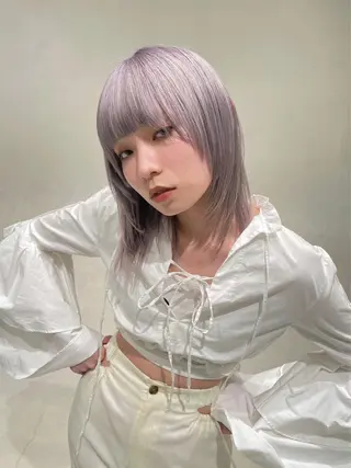 ミディアム カラー 梅田ハイトーン チダ ヒナノのヘアスタイル