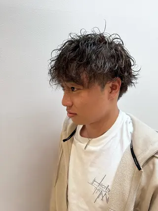 パーマ メンズ 🐺ウルフ× ハイトーン🐺MOEのヘアスタイル