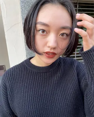 ショート tomo🍒パーマ ハイトーン似合わせのヘアスタイル