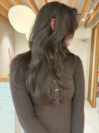 ロング カラー ナイトウ コトのヘアスタイル