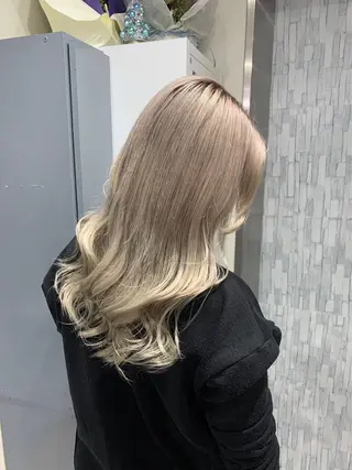 セミロング 🐶カラー特化🌈 池袋/ハイトーン/陸のヘアスタイル