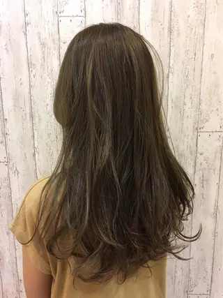 ロング カラー MaisonAmili所属・乕谷 美潮のヘアスタイル