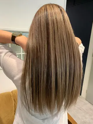 ロング ヨシミ カズヤのヘアスタイル