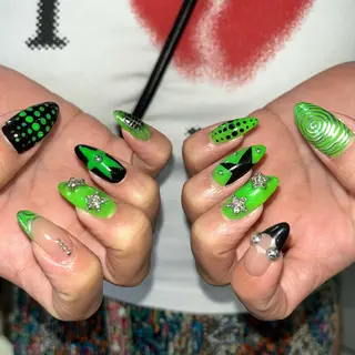 ネイル 🪐富島彩夏 /海外nail🪐のネイルデザイン