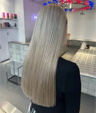 カラー ブリーチカラー×艶 🍨mihoのヘアスタイル