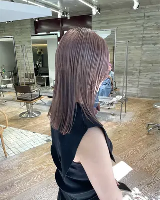 ミディアム 抜きっぱなしブロンド ササキカズマのヘアスタイル