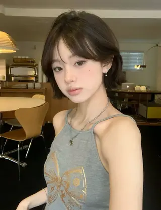 ミディアム カラー ヘアアレンジ mina 🌷のヘアスタイル