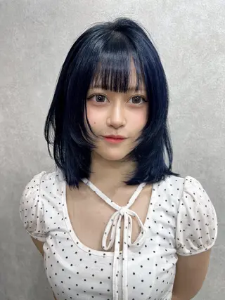 ミディアム maya レイヤーカットのヘアスタイル