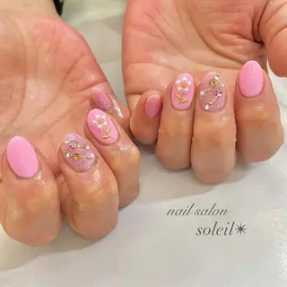 ネイル 粟津 美紀のネイルデザイン