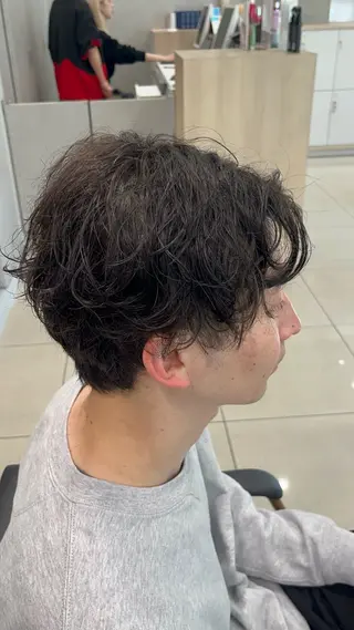 パーマ メンズ 巖本 真希のヘアスタイル