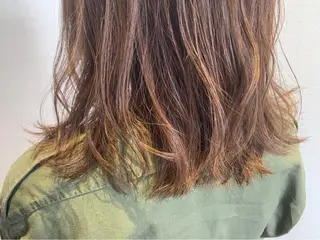 セミロング カラー 【Uneユヌ】菊地 春那のヘアスタイル