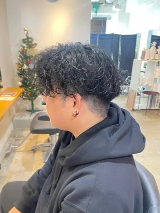 ミディアム パーマ メンズ RIN／韓国ヘア レイヤーカットのヘアスタイル