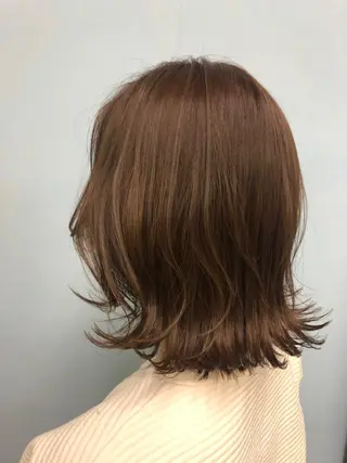 ミディアム 艶カラー🩵💛 NANAのヘアスタイル