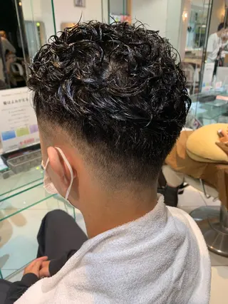 ショート カラー パーマ メンズ 三村 竜也のヘアスタイル