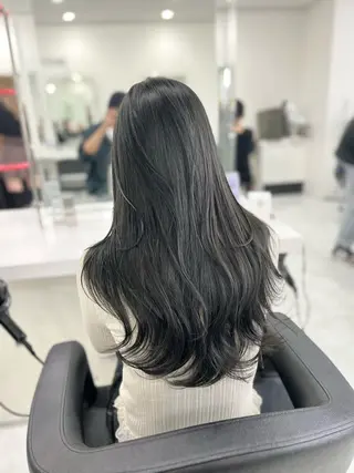 ロング カラー オリーブカラー🫒 レイヤーカット✂︎のヘアスタイル