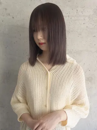 ミディアム カラー ヘアアレンジ mina / 透明感ベージュカラーのヘアスタイル